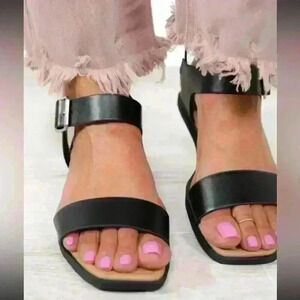 NWT Wide Cityclassified Sandals